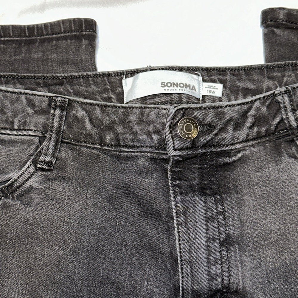 L  Woman’s plus sized jeans - Picture 2 of 5